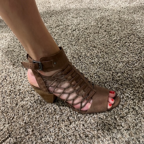 Super cute Vince camuto heels! - Picture 6 of 7